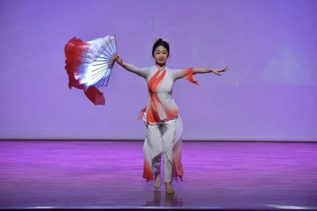 中考后别空坐等待分数公布!曲江这所高中的师资及硬件,可能要刷新你的认知-第30张图片-四季读书网 中考后别空坐等待分数公布!曲江这所高中的师资及硬件,可能要刷新你的认知-第30张图片-四季读书网