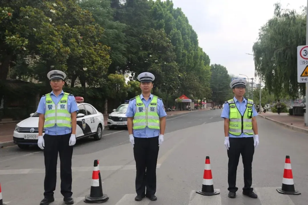【护航中考 交警同行】中考收官 临沭交警圆满交卷!-第16张图片-四季读书网 【护航中考 交警同行】中考收官 临沭交警圆满交卷!-第16张图片-四季读书网