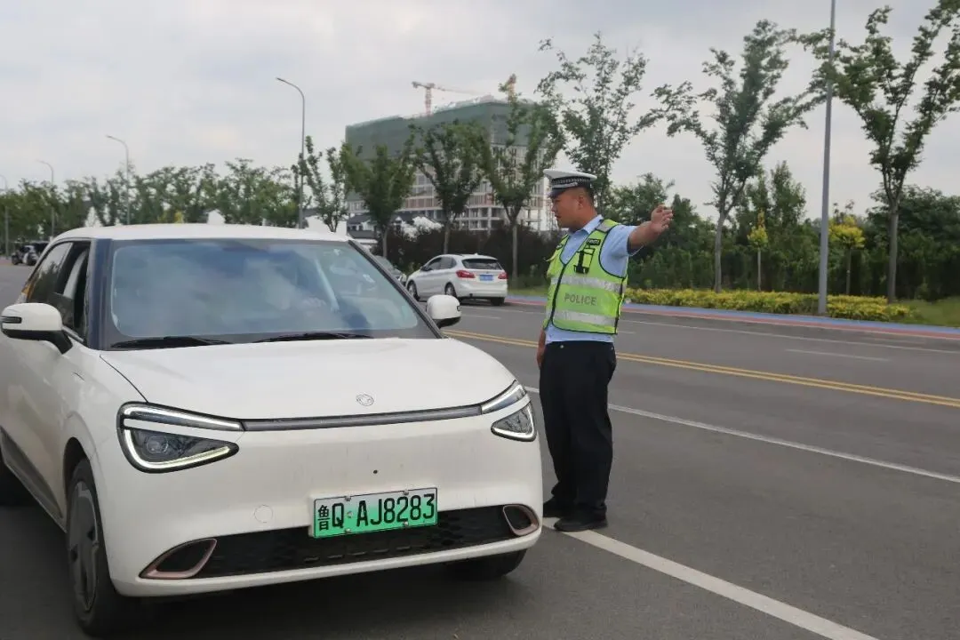 【护航中考 交警同行】中考收官 临沭交警圆满交卷!-第22张图片-四季读书网 【护航中考 交警同行】中考收官 临沭交警圆满交卷!-第22张图片-四季读书网