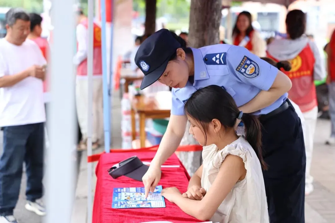 【南警・反诈】中考护航进行时 反诈宣传进考点-第4张图片-四季读书网 【南警・反诈】中考护航进行时 反诈宣传进考点-第4张图片-四季读书网