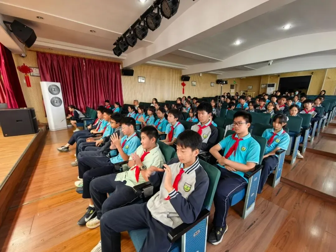 【国旗下讲话】“逐梦前行迎中考 厚积薄发创佳绩”——上海市东林中学第十六周升旗仪式-第12张图片-四季读书网