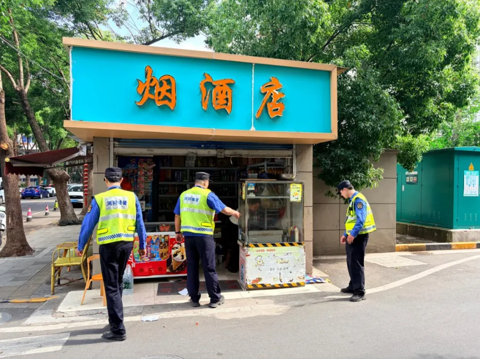 还有一场,再等一等!滨湖城管接力守护中考-第31张图片-四季读书网 还有一场,再等一等!滨湖城管接力守护中考-第31张图片-四季读书网