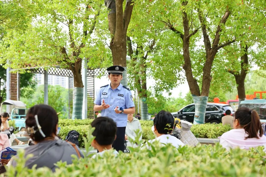 中考护航进行时 反诈宣传进考点-第3张图片-四季读书网