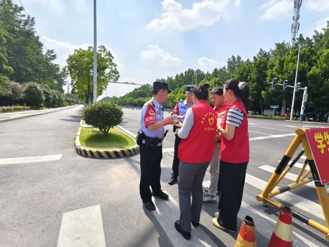 【北幼•团支部】助力中考 为爱护航 ——合肥幼教集团北岗花园幼儿园团支部开展爱心助考志愿服务活动-第10张图片-四季读书网 【北幼•团支部】助力中考 为爱护航 ——合肥幼教集团北岗花园幼儿园团支部开展爱心助考志愿服务活动-第10张图片-四季读书网