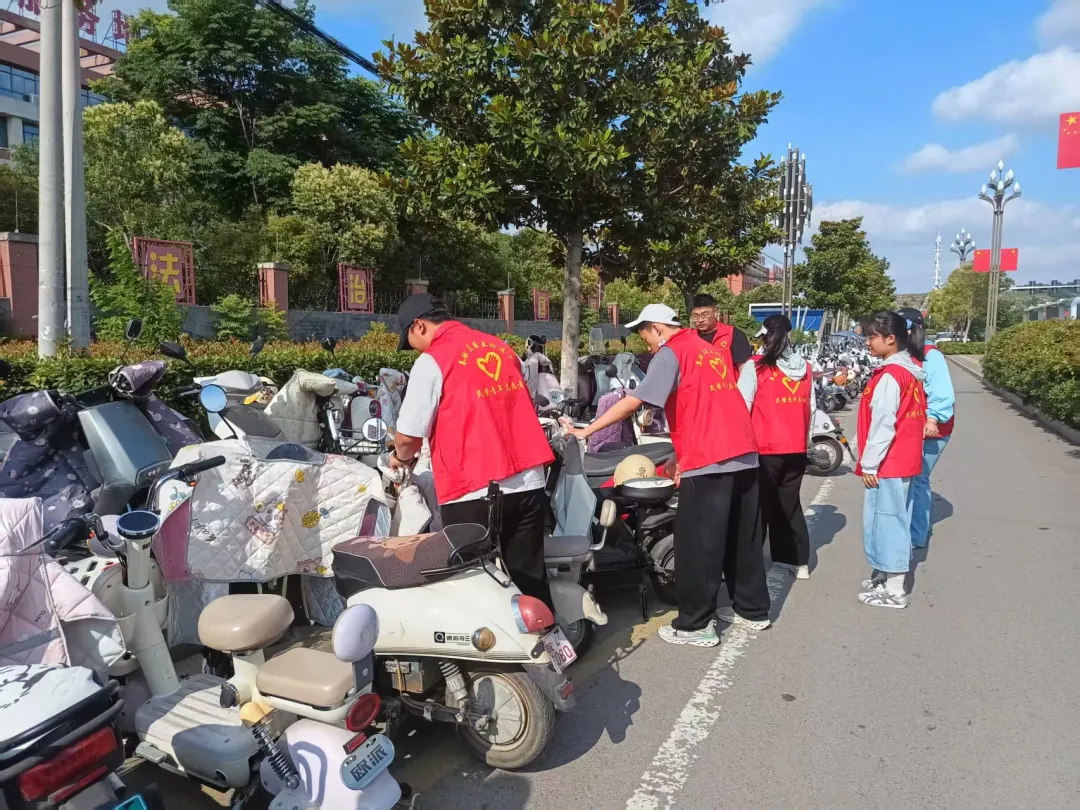 灵璧县:志愿红照亮中考学子逐梦之路-第7张图片-四季读书网 灵璧县:志愿红照亮中考学子逐梦之路-第7张图片-四季读书网