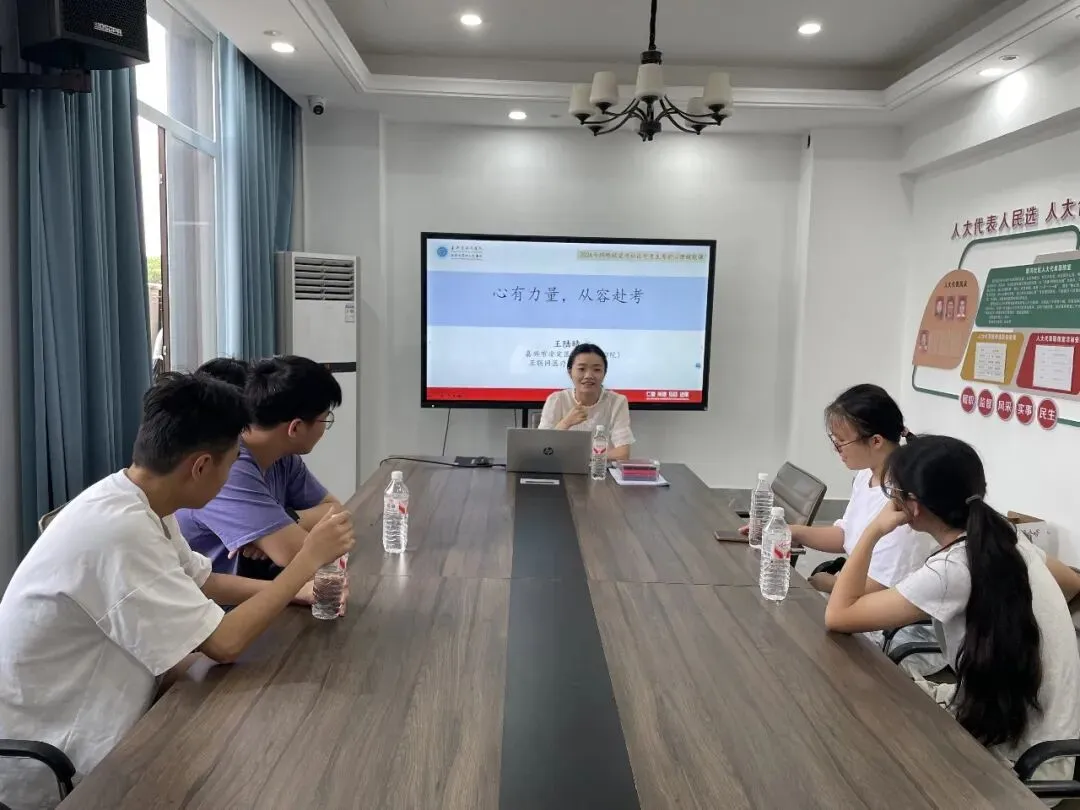 减压赋能,筑梦远航——望河社区开展中考考前心理辅导暨志愿填报防诈宣传活动-第2张图片-四季读书网 减压赋能,筑梦远航——望河社区开展中考考前心理辅导暨志愿填报防诈宣传活动-第2张图片-四季读书网