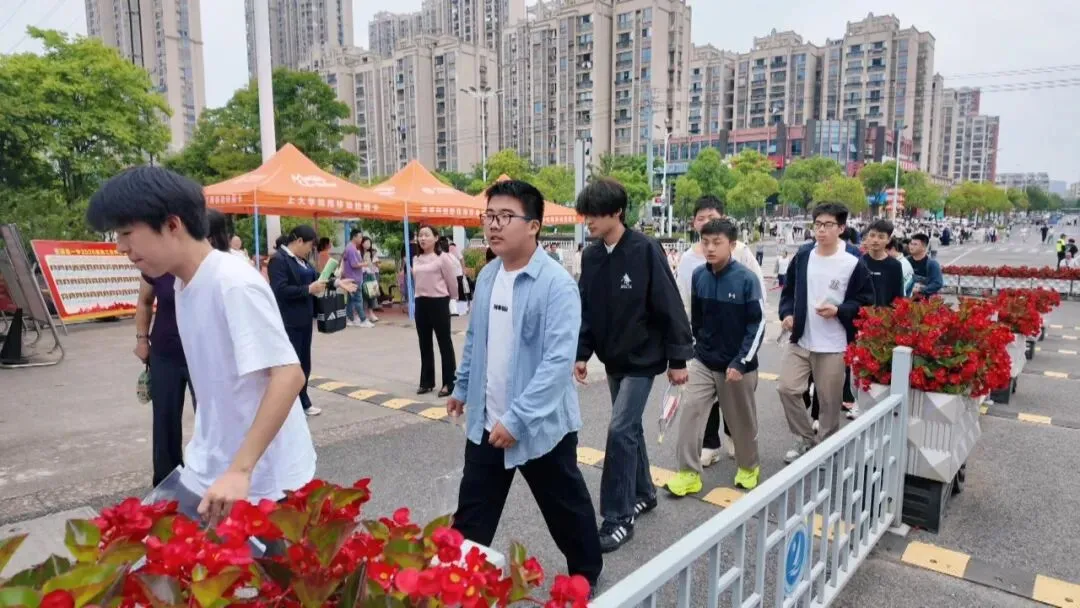 2026年芜湖中考有序推进 全城暖心护航逐梦路-第8张图片-四季读书网 2026年芜湖中考有序推进 全城暖心护航逐梦路-第8张图片-四季读书网