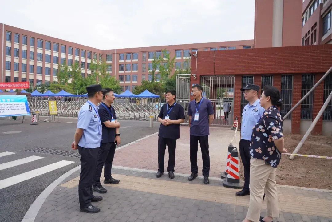 【齐鲁守护 平安相伴】中考全力以“护”,祝你“试试”如意!淄博市公安局经济开发区分局圆满护航-第6张图片-四季读书网
