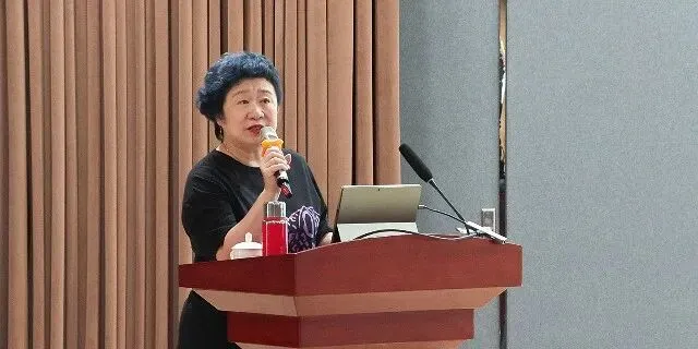 从高考真题拆解:如何用群文阅读打通阅读与写作-第2张图片-四季读书网