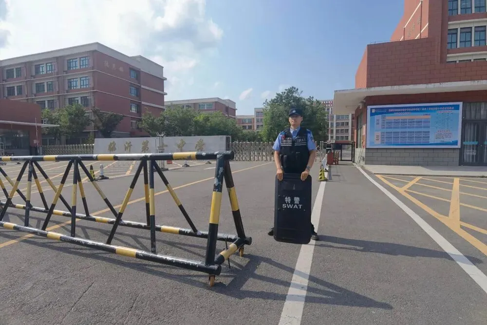 “警”随中考,“试”不可挡!-第23张图片-四季读书网 “警”随中考,“试”不可挡!-第23张图片-四季读书网