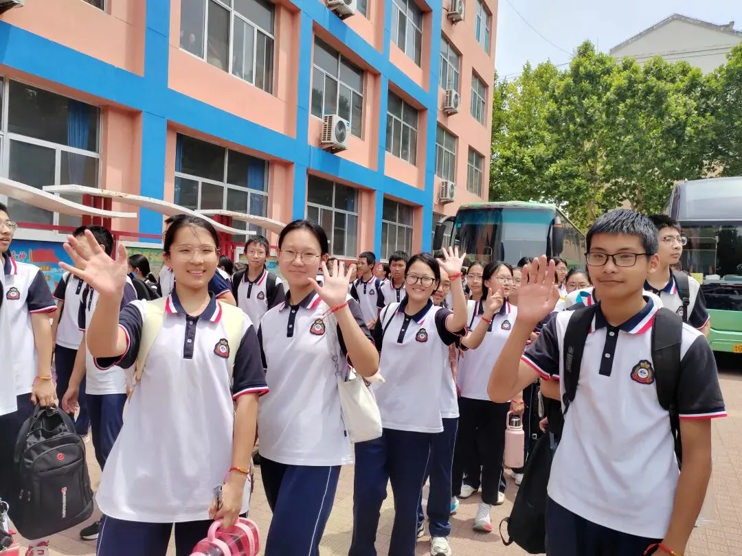 中考收官!合笔如愿,下一站见!-第8张图片-四季读书网