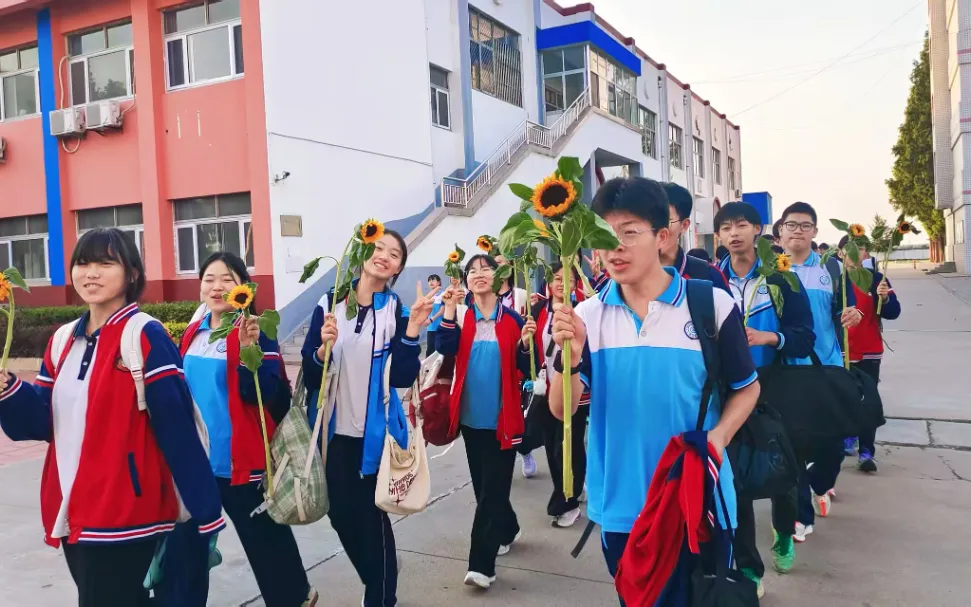 中考收官!合笔如愿,下一站见!-第12张图片-四季读书网