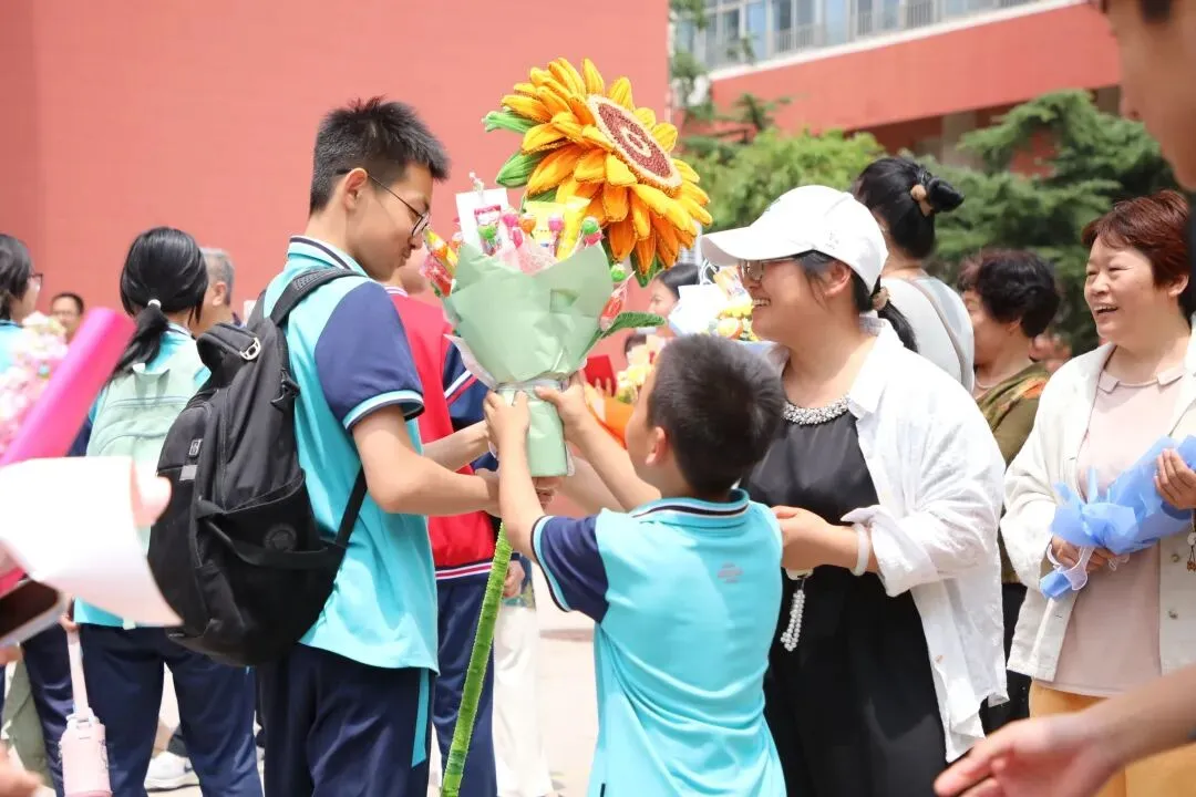 中考收官!合笔如愿,下一站见!-第38张图片-四季读书网