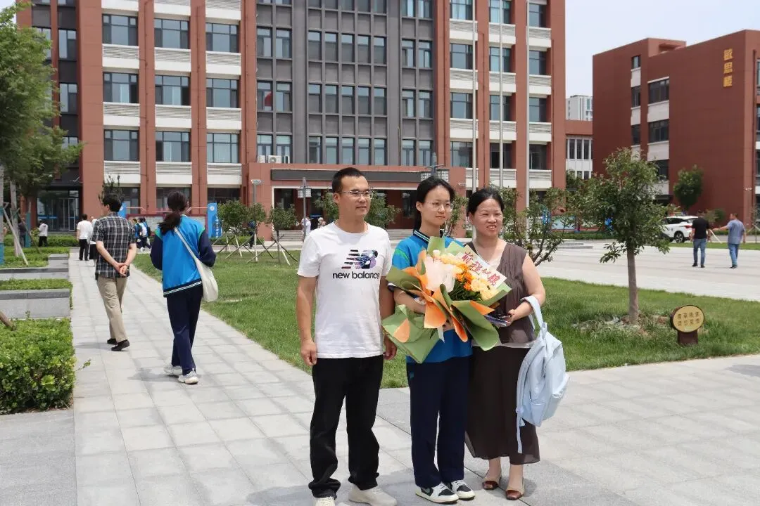 中考收官!合笔如愿,下一站见!-第47张图片-四季读书网