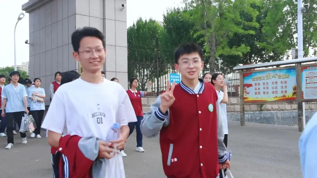 中考落幕!一起定格青春美好瞬间~-第6张图片-四季读书网 中考落幕!一起定格青春美好瞬间~-第6张图片-四季读书网