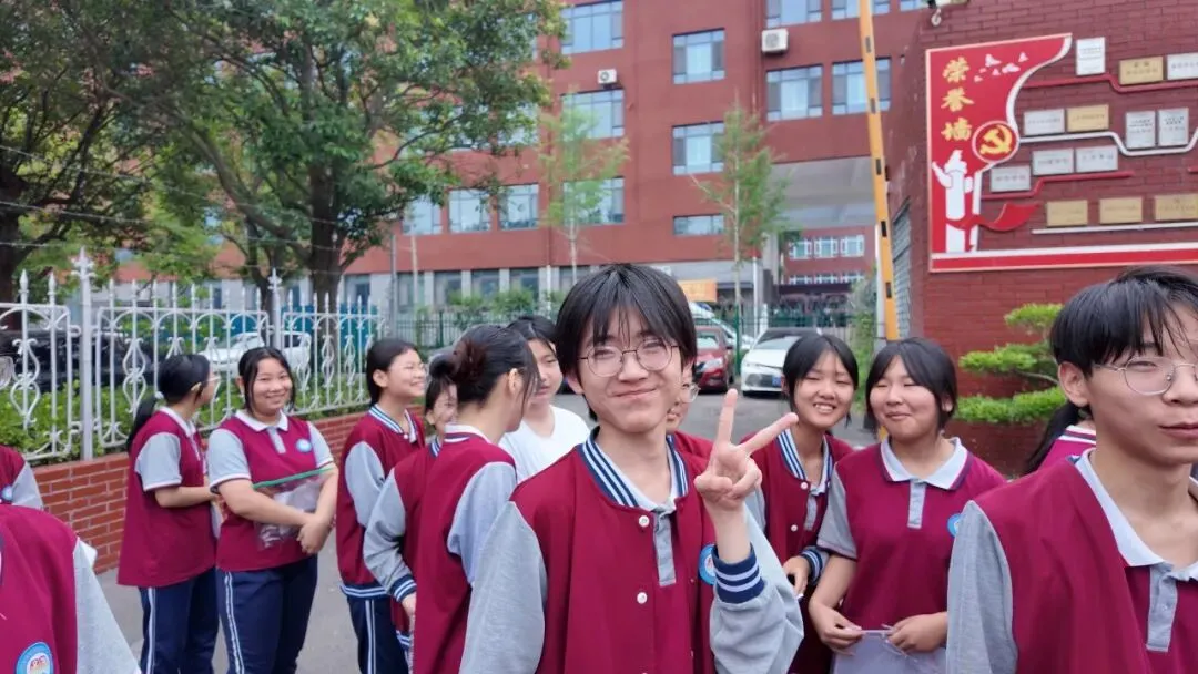 中考落幕!一起定格青春美好瞬间~-第9张图片-四季读书网 中考落幕!一起定格青春美好瞬间~-第9张图片-四季读书网