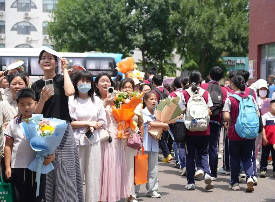 中考落幕!一起定格青春美好瞬间~-第14张图片-四季读书网 中考落幕!一起定格青春美好瞬间~-第14张图片-四季读书网