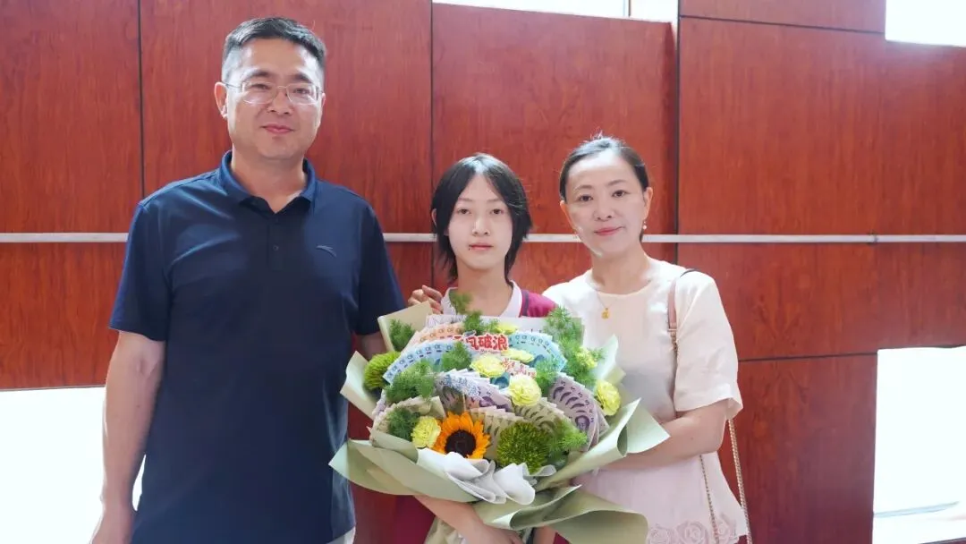 中考落幕!一起定格青春美好瞬间~-第17张图片-四季读书网 中考落幕!一起定格青春美好瞬间~-第17张图片-四季读书网