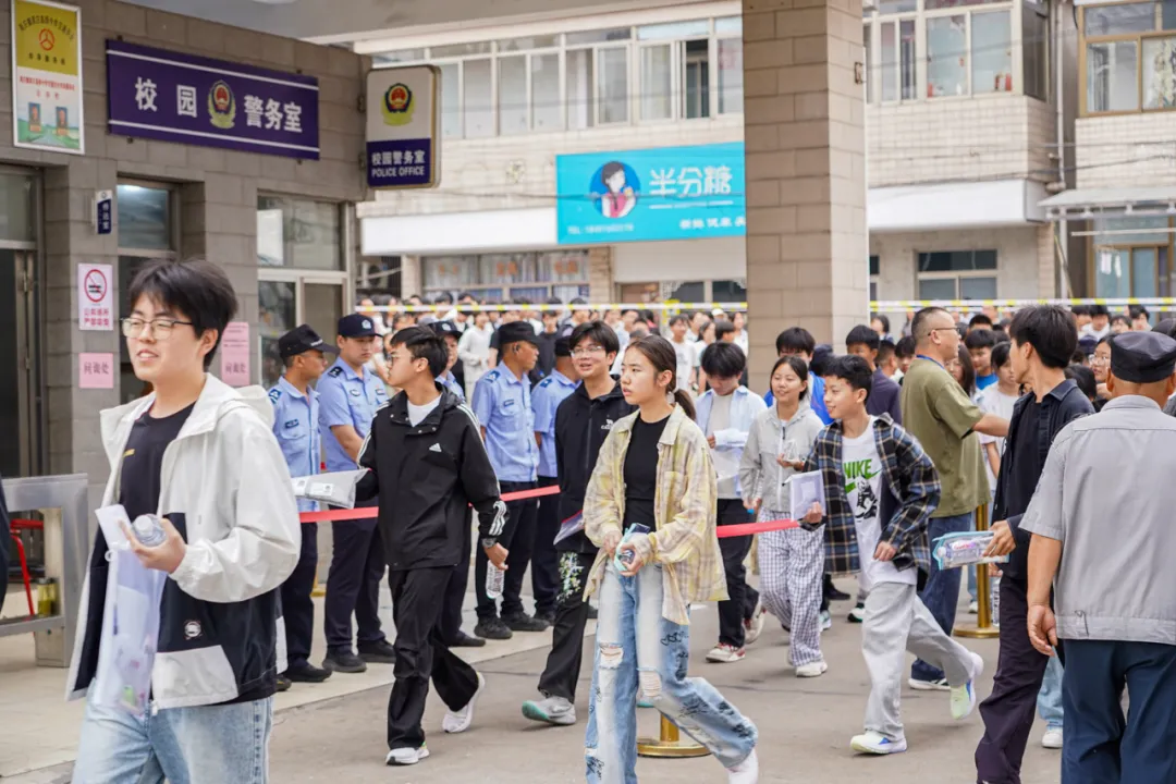 【中考首日】执笔为剑,梦想花开!少年,加油!��-第17张图片-四季读书网 【中考首日】执笔为剑,梦想花开!少年,加油!��-第17张图片-四季读书网