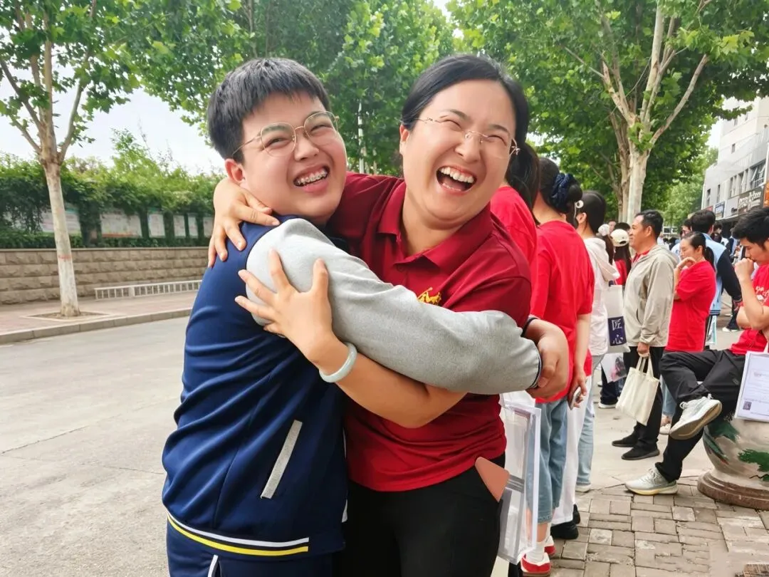 【乐育】中考落幕,笑脸刷屏!三年努力,今朝圆满!-第9张图片-四季读书网 【乐育】中考落幕,笑脸刷屏!三年努力,今朝圆满!-第9张图片-四季读书网