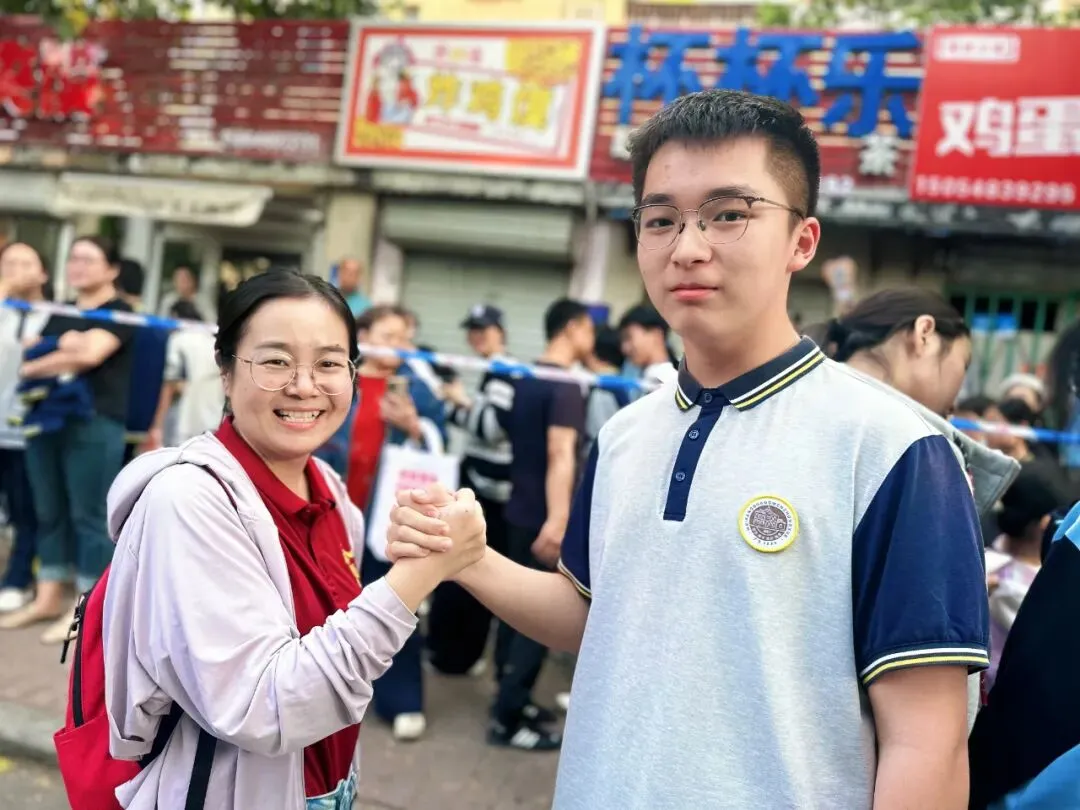 【乐育】中考落幕,笑脸刷屏!三年努力,今朝圆满!-第10张图片-四季读书网 【乐育】中考落幕,笑脸刷屏!三年努力,今朝圆满!-第10张图片-四季读书网