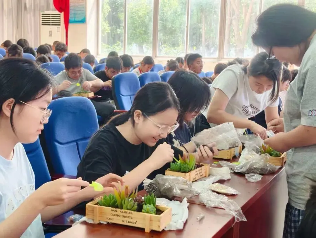 调一杯情绪咖啡 助中考一臂之力——杨巷中学中考考前释压活动-第6张图片-四季读书网 调一杯情绪咖啡 助中考一臂之力——杨巷中学中考考前释压活动-第6张图片-四季读书网