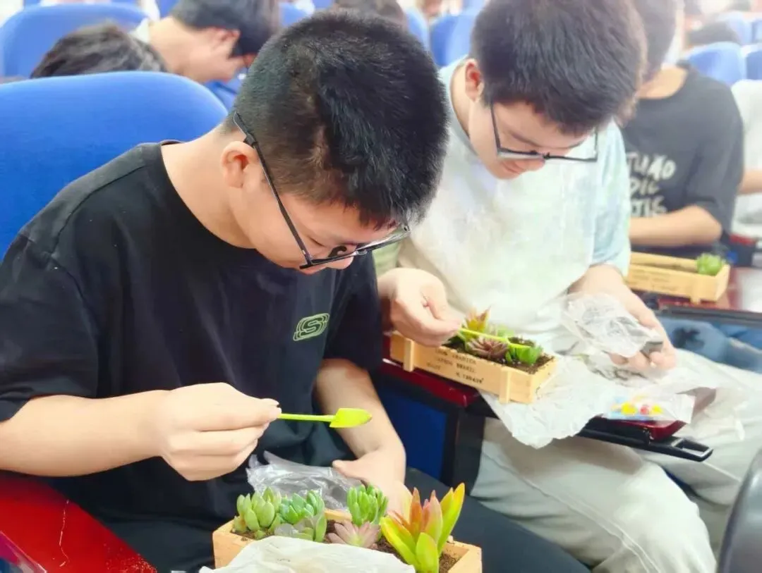 调一杯情绪咖啡 助中考一臂之力——杨巷中学中考考前释压活动-第7张图片-四季读书网 调一杯情绪咖啡 助中考一臂之力——杨巷中学中考考前释压活动-第7张图片-四季读书网