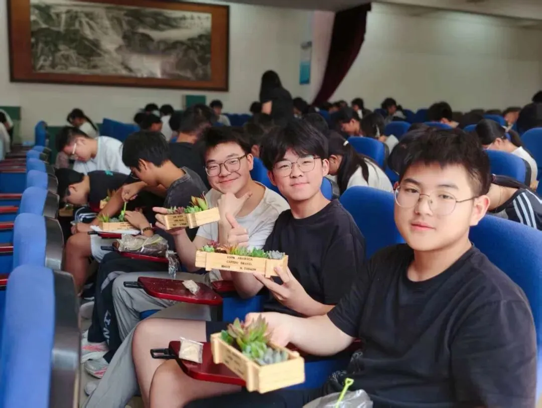 调一杯情绪咖啡 助中考一臂之力——杨巷中学中考考前释压活动-第8张图片-四季读书网 调一杯情绪咖啡 助中考一臂之力——杨巷中学中考考前释压活动-第8张图片-四季读书网