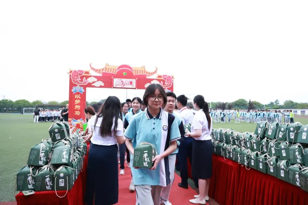 中考壮行仪式|挥毫中考,落笔生花!热血出征,实力出“粽”!-第97张图片-四季读书网