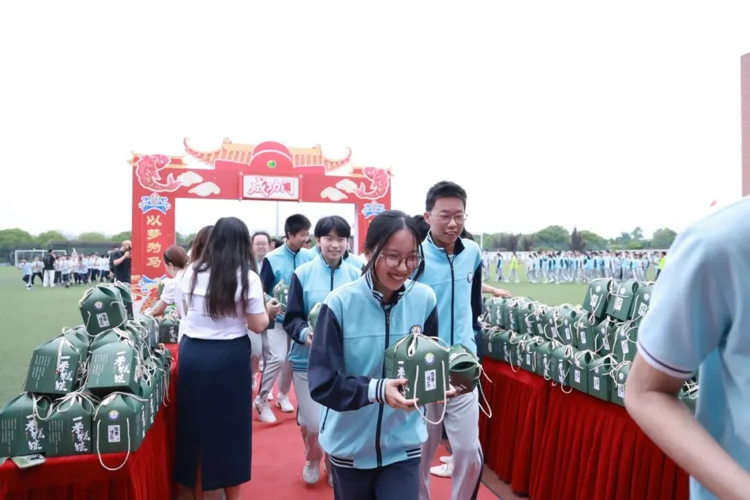 中考壮行仪式|挥毫中考,落笔生花!热血出征,实力出“粽”!-第98张图片-四季读书网