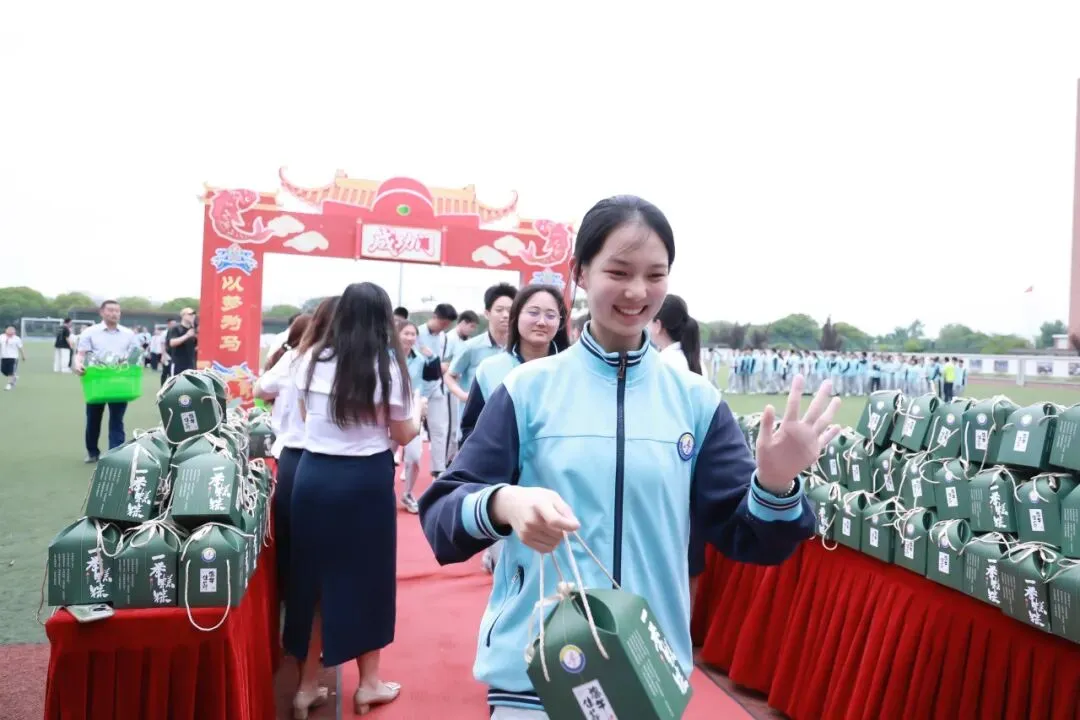 中考壮行仪式|挥毫中考,落笔生花!热血出征,实力出“粽”!-第100张图片-四季读书网