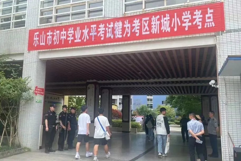 【百日攻坚行动】护航中考|少年执笔凌云志,藏蓝护航伴前程!-第15张图片-四季读书网