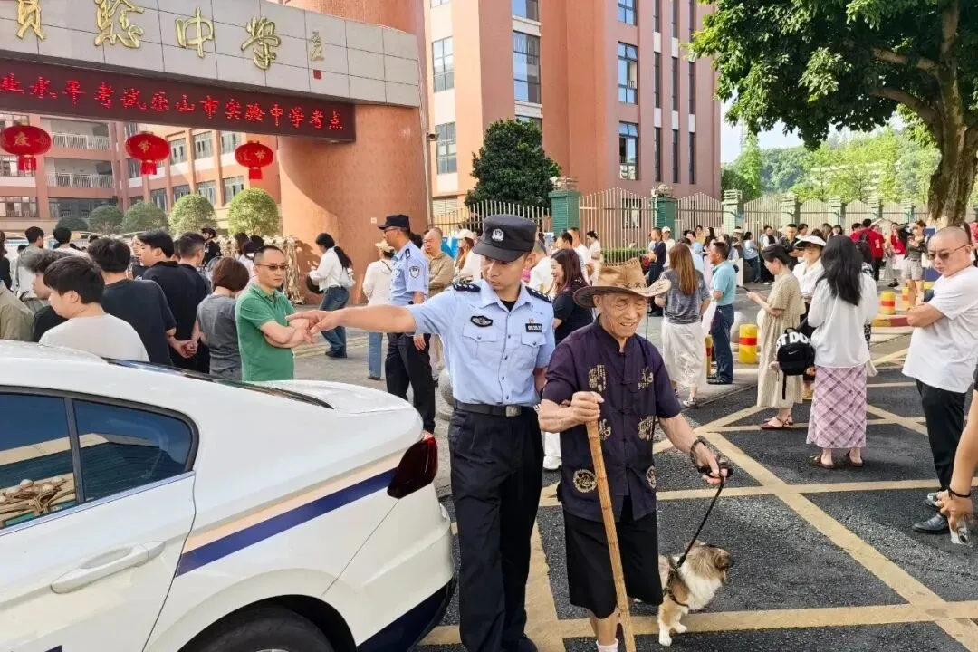 【百日攻坚行动】护航中考|少年执笔凌云志,藏蓝护航伴前程!-第18张图片-四季读书网