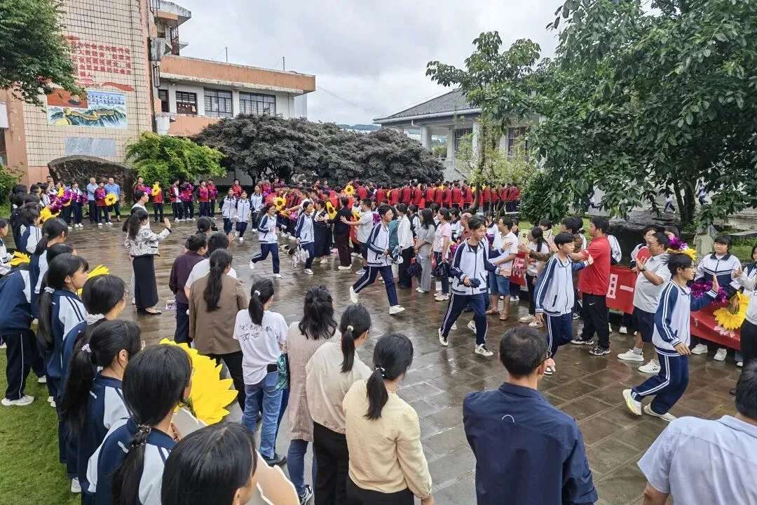 逐梦考场 少年启航——腾冲市中和中学中考送考仪式纪实-第28张图片-四季读书网 逐梦考场 少年启航——腾冲市中和中学中考送考仪式纪实-第28张图片-四季读书网