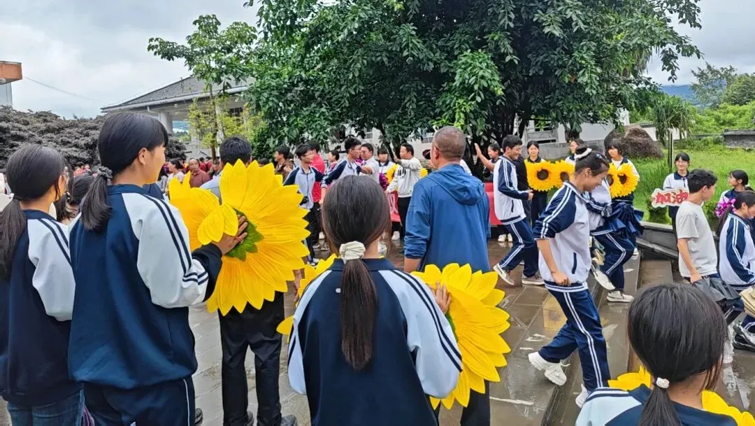 逐梦考场 少年启航——腾冲市中和中学中考送考仪式纪实-第33张图片-四季读书网 逐梦考场 少年启航——腾冲市中和中学中考送考仪式纪实-第33张图片-四季读书网