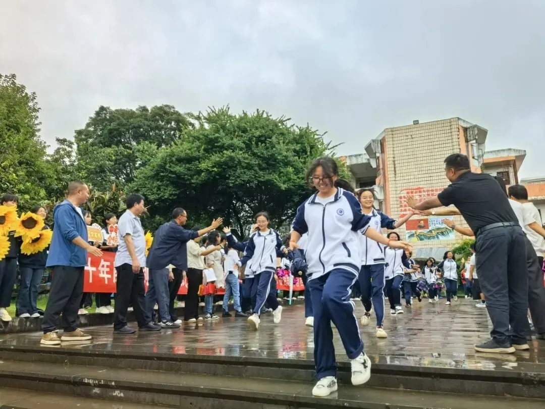 逐梦考场 少年启航——腾冲市中和中学中考送考仪式纪实-第34张图片-四季读书网 逐梦考场 少年启航——腾冲市中和中学中考送考仪式纪实-第34张图片-四季读书网