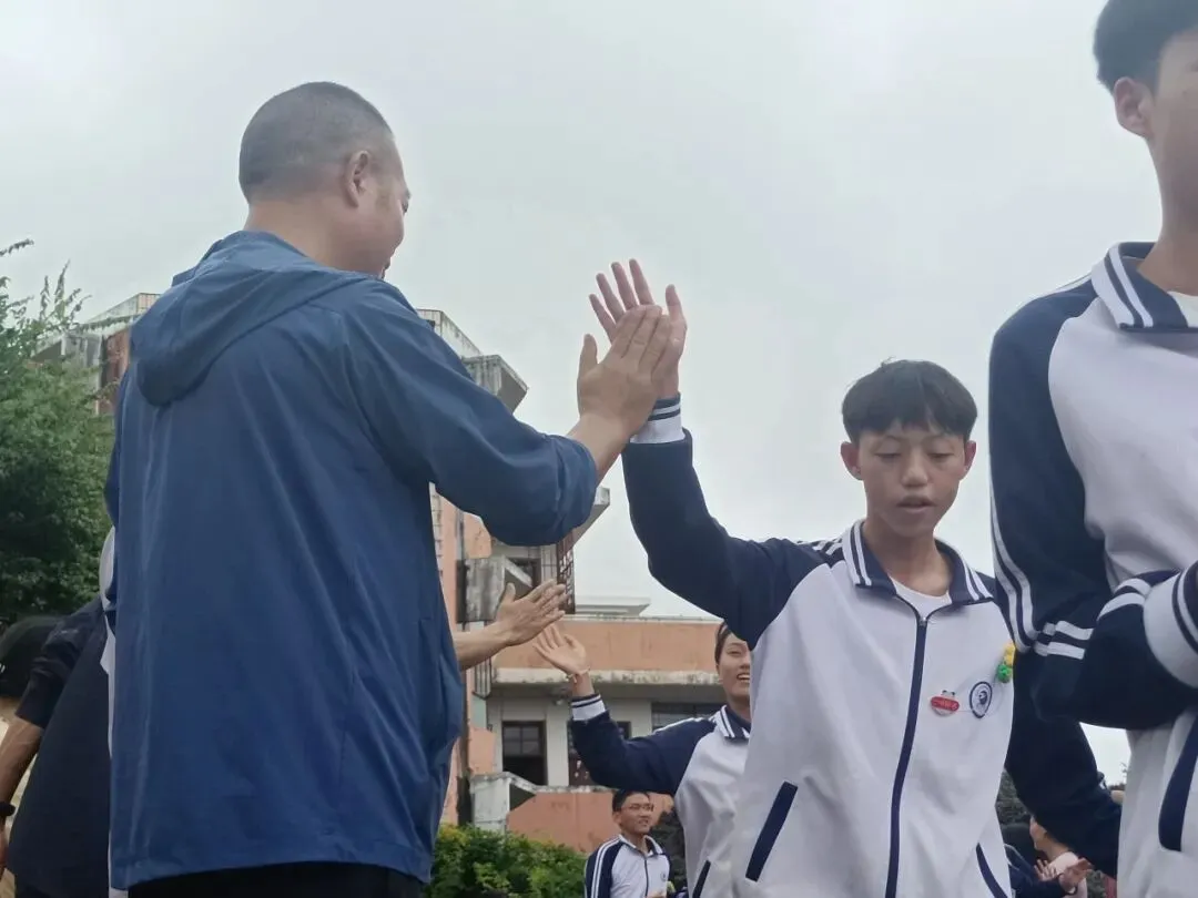 逐梦考场 少年启航——腾冲市中和中学中考送考仪式纪实-第35张图片-四季读书网 逐梦考场 少年启航——腾冲市中和中学中考送考仪式纪实-第35张图片-四季读书网