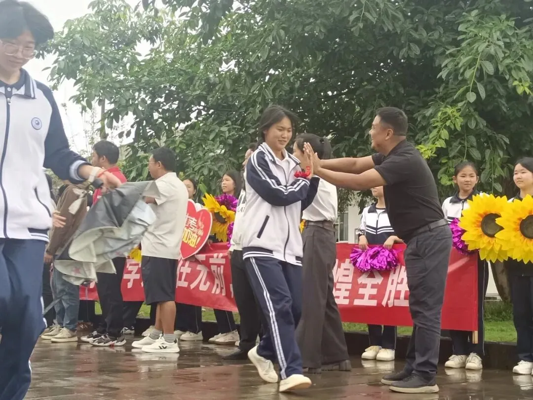 逐梦考场 少年启航——腾冲市中和中学中考送考仪式纪实-第36张图片-四季读书网 逐梦考场 少年启航——腾冲市中和中学中考送考仪式纪实-第36张图片-四季读书网