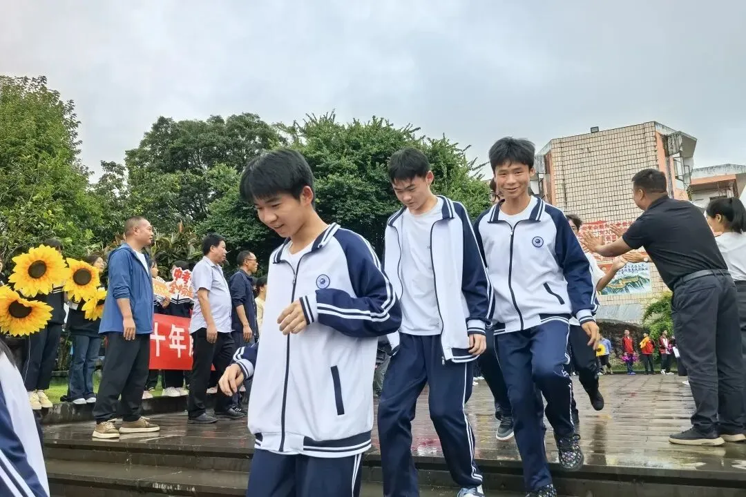 逐梦考场 少年启航——腾冲市中和中学中考送考仪式纪实-第39张图片-四季读书网 逐梦考场 少年启航——腾冲市中和中学中考送考仪式纪实-第39张图片-四季读书网