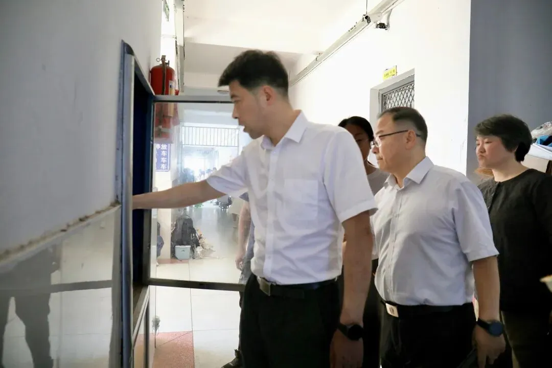 熊杜明在调研督导中考准备工作时强调:以父母之心抓实考务保障 全力护航平稳有序-第4张图片-四季读书网 熊杜明在调研督导中考准备工作时强调:以父母之心抓实考务保障 全力护航平稳有序-第4张图片-四季读书网