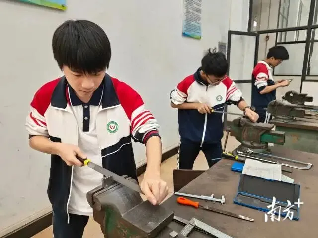 中考877分,阳江这名学生为何选择上职高?-第5张图片-四季读书网 中考877分,阳江这名学生为何选择上职高?-第5张图片-四季读书网