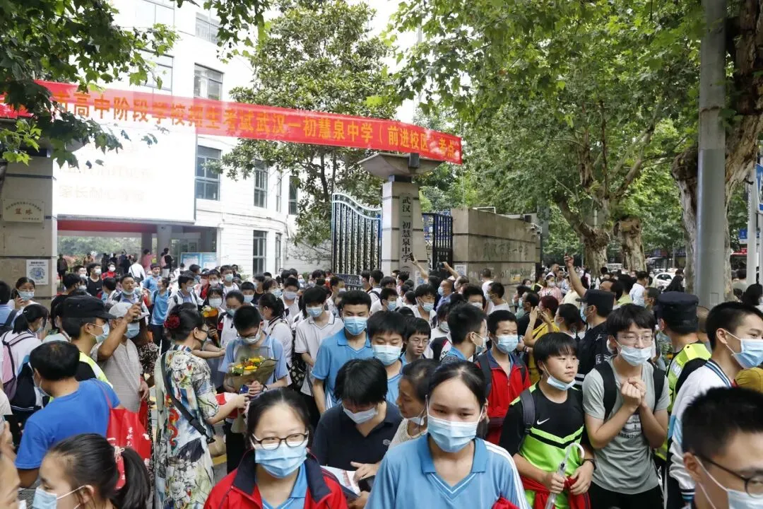 中考落幕!别让你的“关心”,拖垮考完试的孩子-第1张图片-四季读书网 中考落幕!别让你的“关心”,拖垮考完试的孩子-第1张图片-四季读书网
