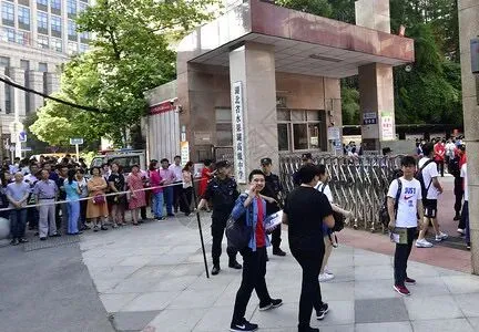 中考落幕!别让你的“关心”,拖垮考完试的孩子-第3张图片-四季读书网 中考落幕!别让你的“关心”,拖垮考完试的孩子-第3张图片-四季读书网