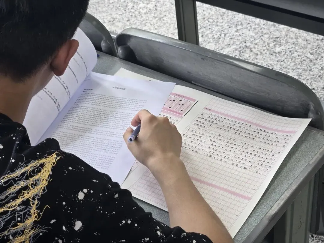 赴全真模考 赢精美好礼-第21张图片-四季读书网