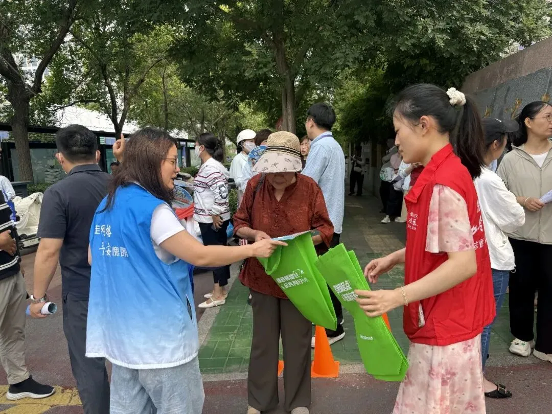 护航中考 温情服务——振兴街街道纬九路社区开展爱心助考志愿服务-第2张图片-四季读书网