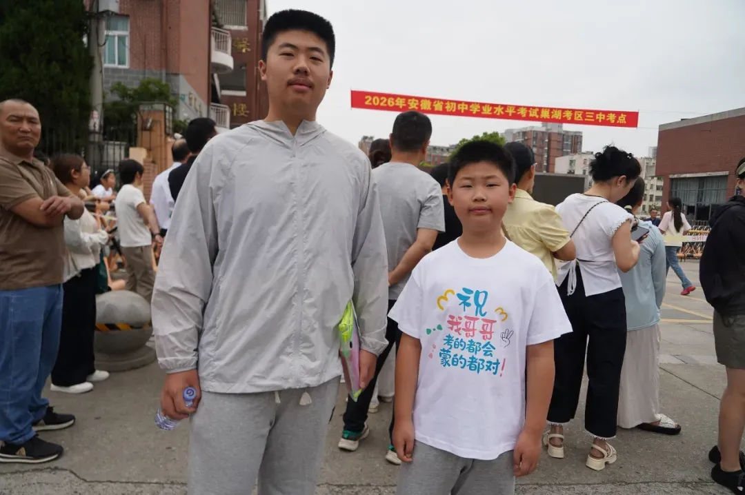 直击!巢湖中考考场外,值得深思的一幕幕…-第18张图片-四季读书网 直击!巢湖中考考场外,值得深思的一幕幕…-第18张图片-四季读书网