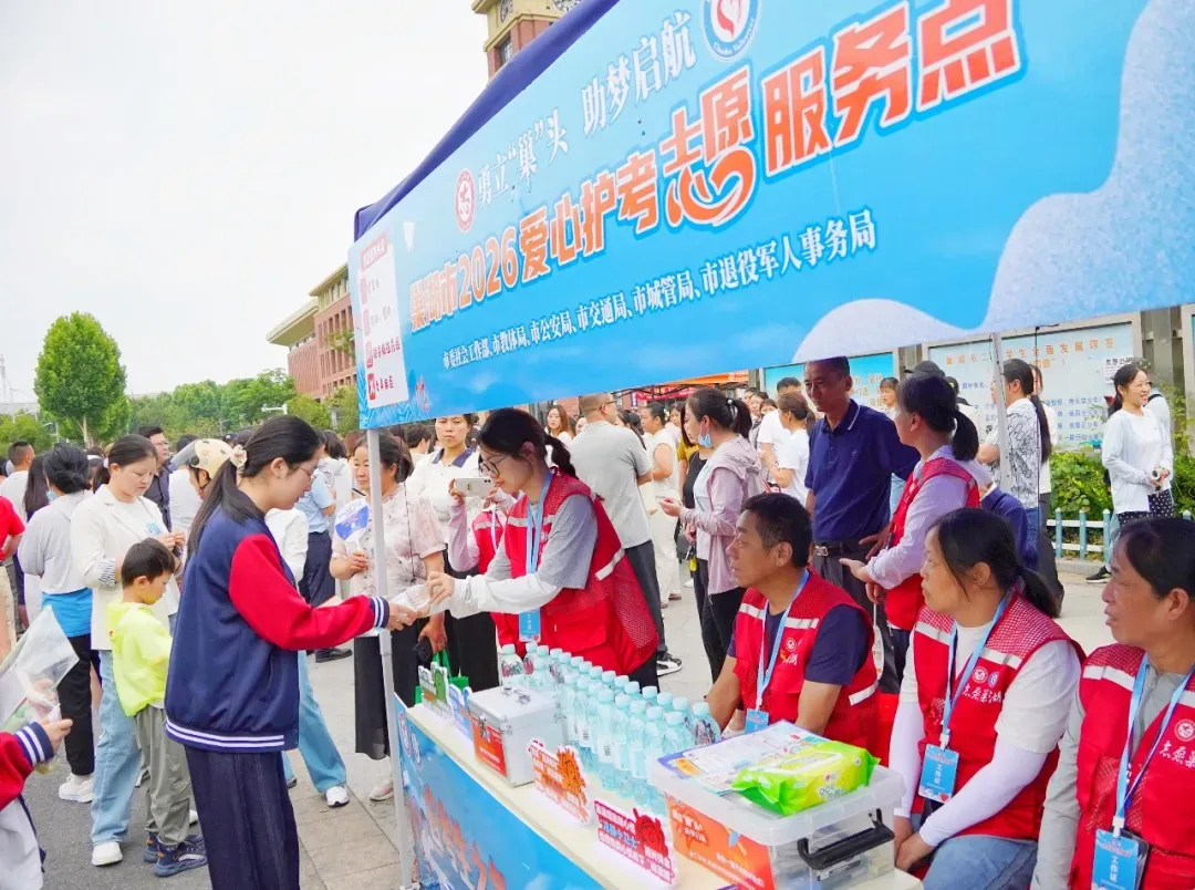直击!巢湖中考考场外,值得深思的一幕幕…-第27张图片-四季读书网 直击!巢湖中考考场外,值得深思的一幕幕…-第27张图片-四季读书网