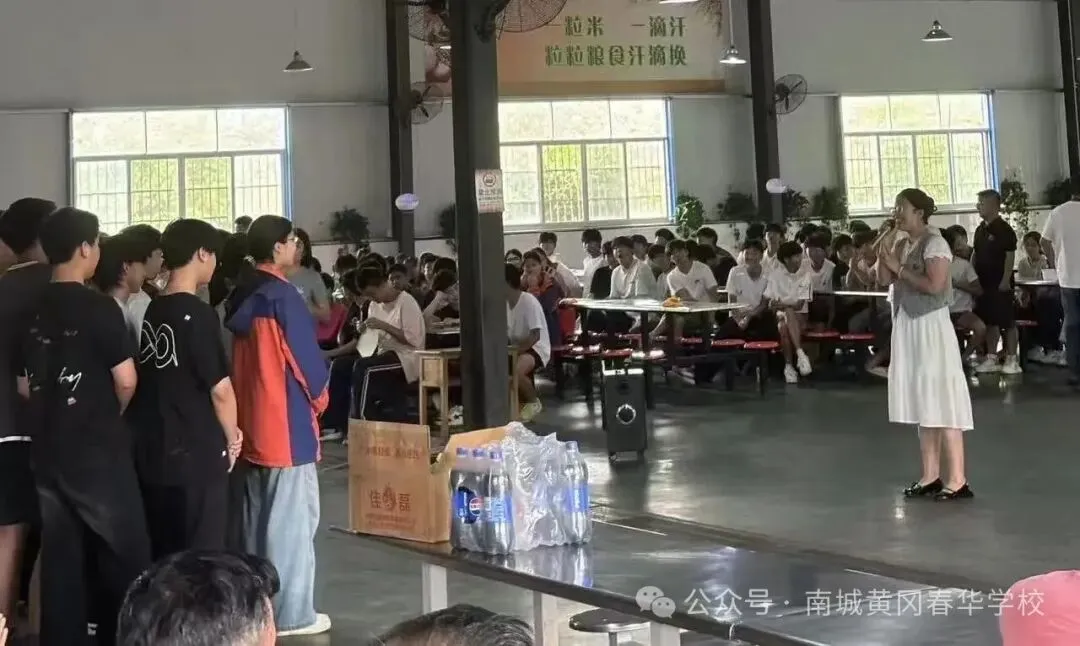 以青春之名 赴中考之约——南城春华学校2026届初三中考出征仪式-第5张图片-四季读书网 以青春之名 赴中考之约——南城春华学校2026届初三中考出征仪式-第5张图片-四季读书网