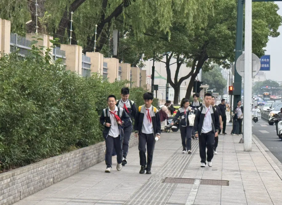 刚刚!2026中考正式开考!-第3张图片-四季读书网 刚刚!2026中考正式开考!-第3张图片-四季读书网