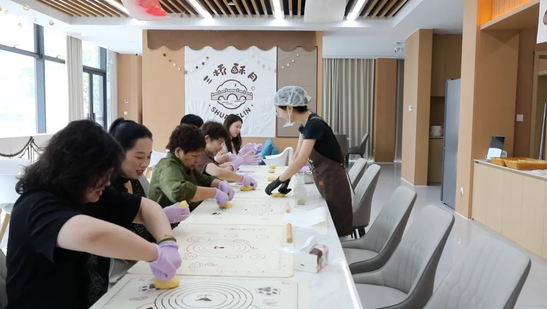 凝巾帼暖意 制甜蜜心意|双林巾帼为中考学子加油赋能-第9张图片-四季读书网 凝巾帼暖意 制甜蜜心意|双林巾帼为中考学子加油赋能-第9张图片-四季读书网